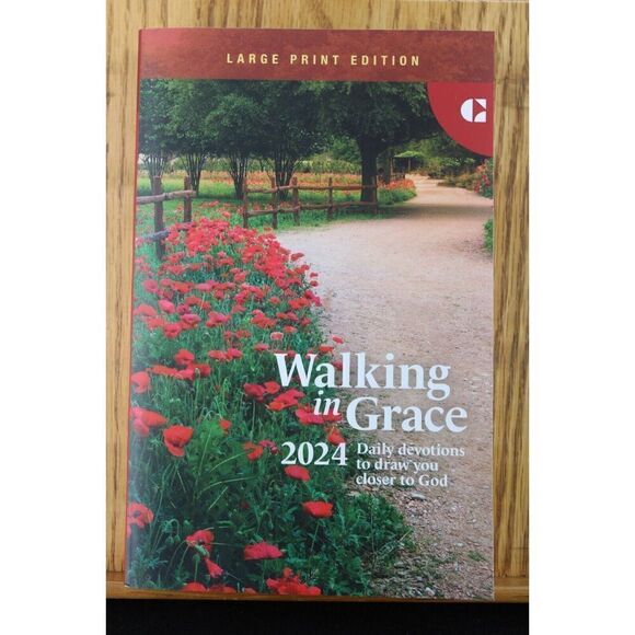 Walking in Grace Large 2024 by Guideposts 2023 Trade Paperback Religious PB - Picture 1 of 6